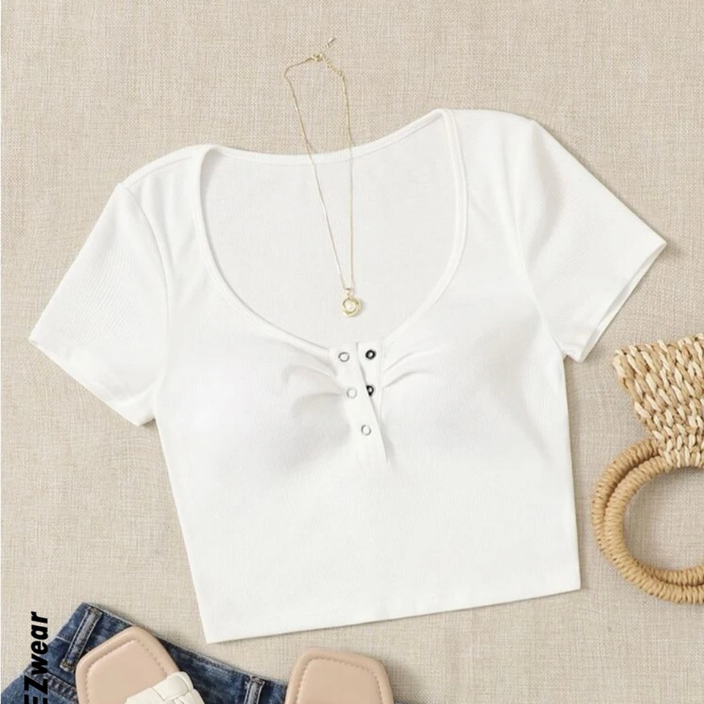 I’m selling a shirt I got off of shien